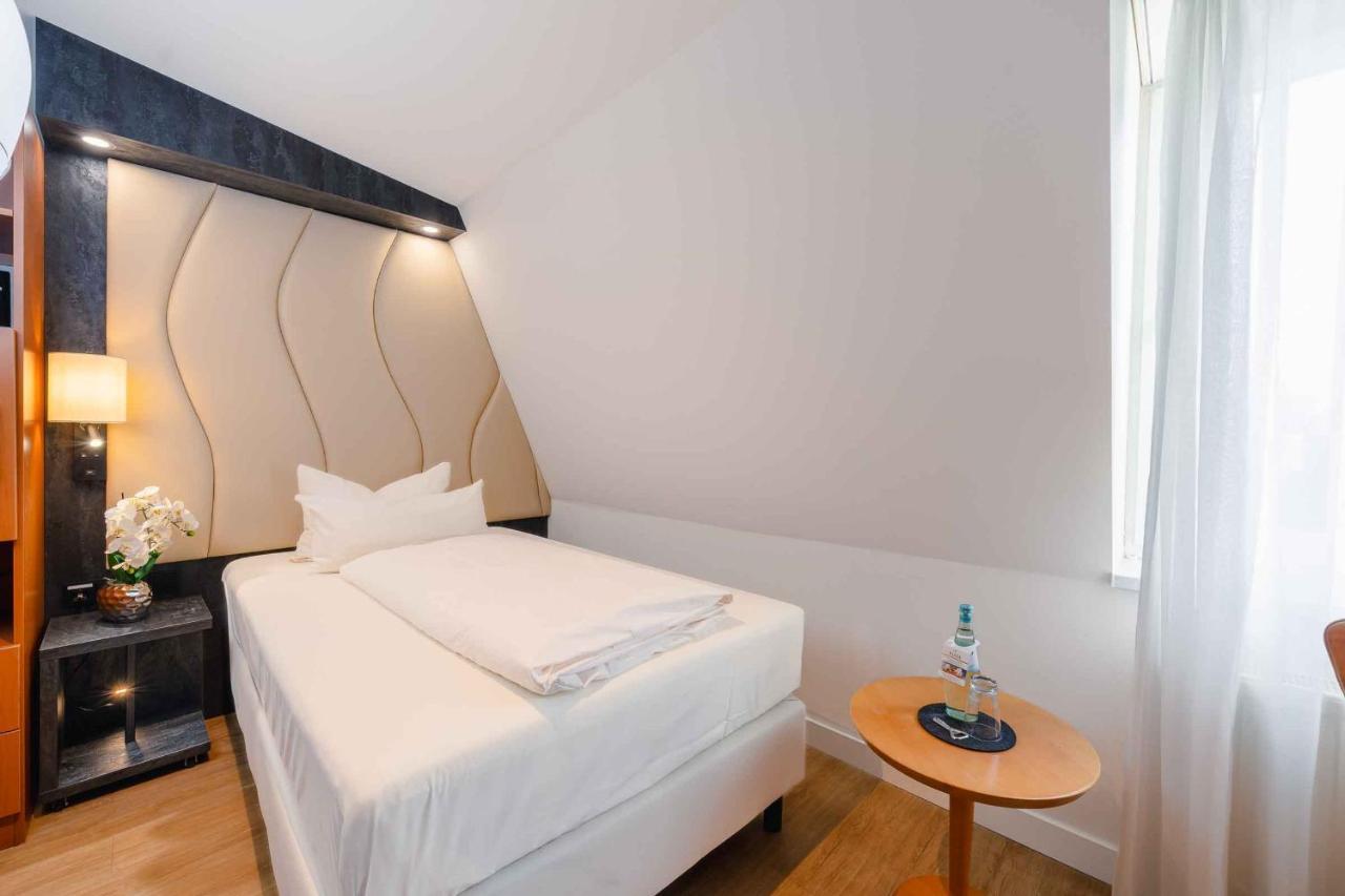Hotel Plaza Koeln 4*